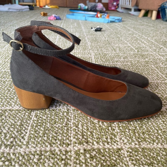 Gray Ankle Strap Block Heel Shoes Size 8.5 - Picture 3 of 9